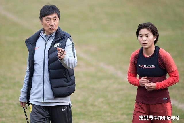 93岁彭玉离世，67岁再婚获奖成影坛传奇